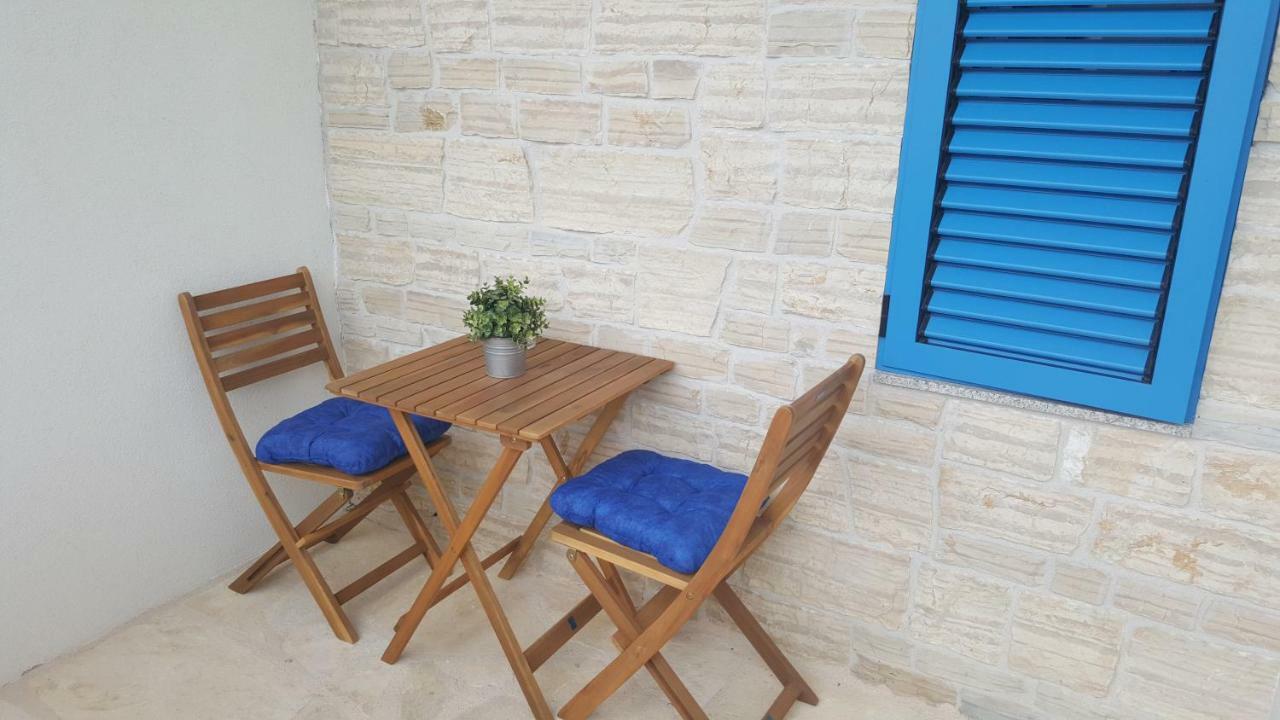 Vila Sentio Mare-Apartments Livaic Zeljko Pirovac Exteriör bild